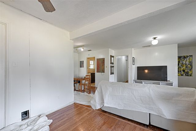 1007 E Russell Avenue, Carrollton, TX 75006
