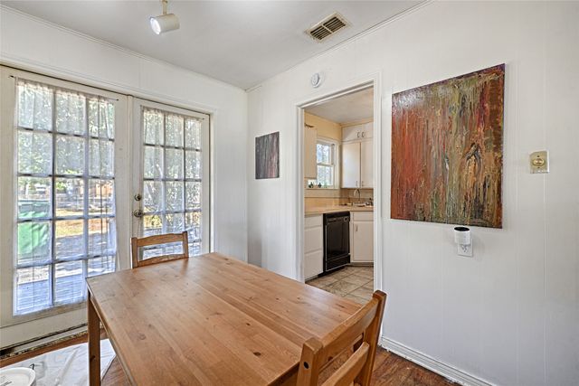 1007 E Russell Avenue, Carrollton, TX 75006