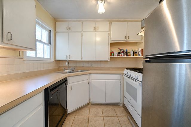 1007 E Russell Avenue, Carrollton, TX 75006