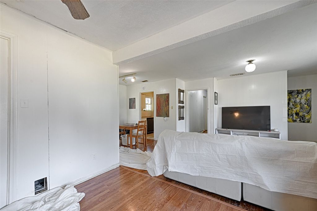 1007 E Russell Avenue, Carrollton, TX 75006 — photo 4