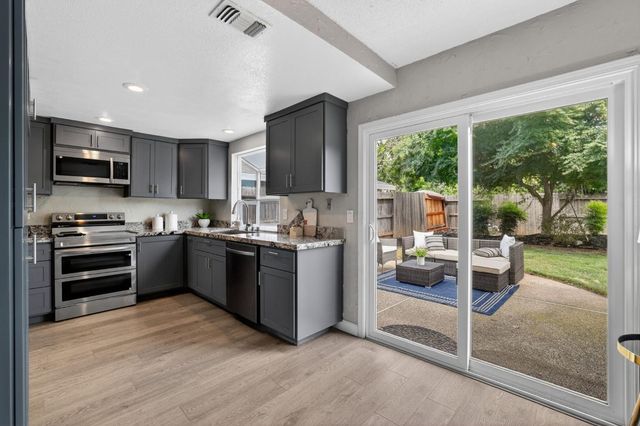 1570 Klamath River Dr, Rancho Cordova, CA 95670