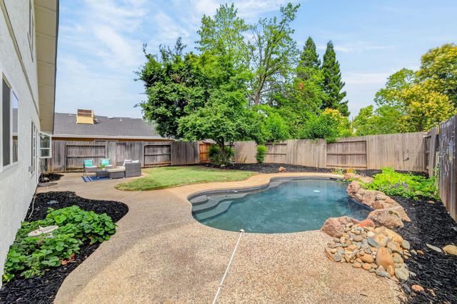 1570 Klamath River Dr, Rancho Cordova, CA 95670