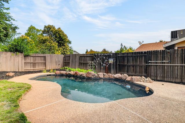 1570 Klamath River Dr, Rancho Cordova, CA 95670