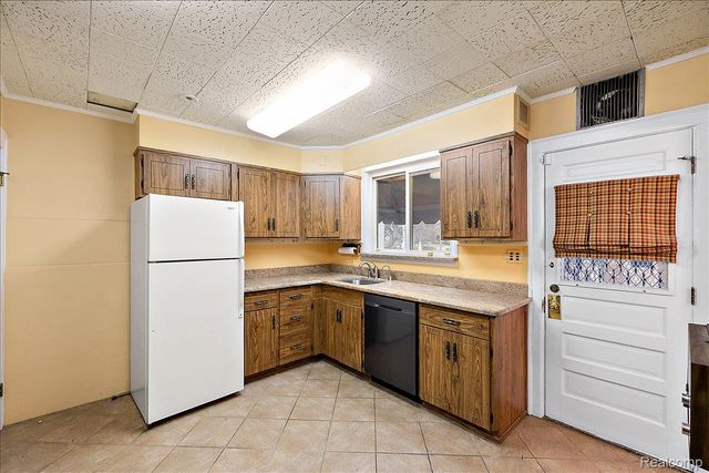 1205 Harvard Road, Grosse Pointe Park, MI 48230