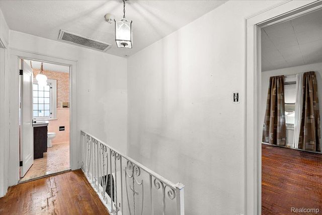 1205 Harvard Road, Grosse Pointe Park, MI 48230