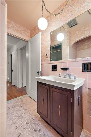 1205 Harvard Road, Grosse Pointe Park, MI 48230