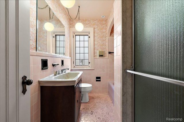 1205 Harvard Road, Grosse Pointe Park, MI 48230