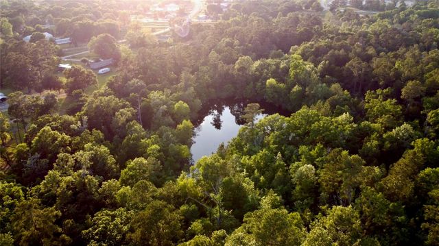 55 Lake Road, Riverside, TX 77320