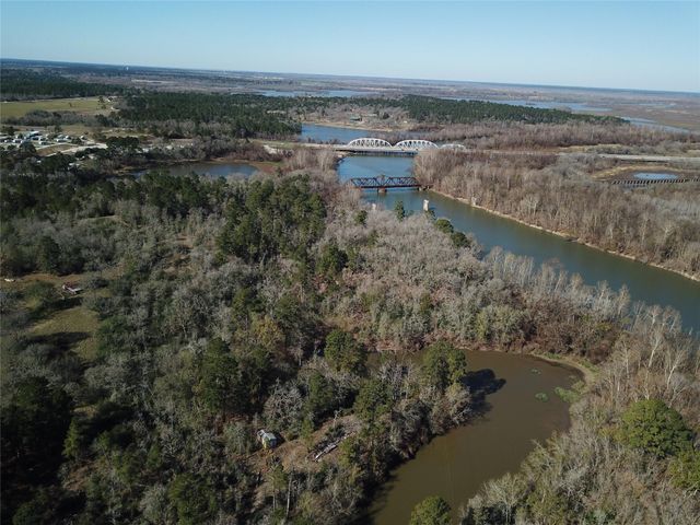 55 Lake Road, Riverside, TX 77320