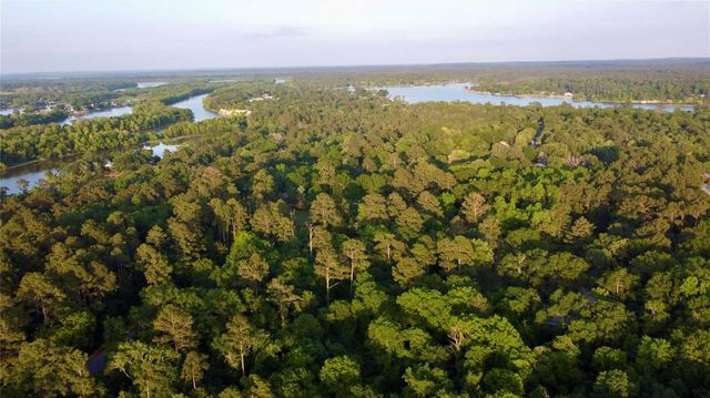 55 Lake Road, Riverside, TX 77320