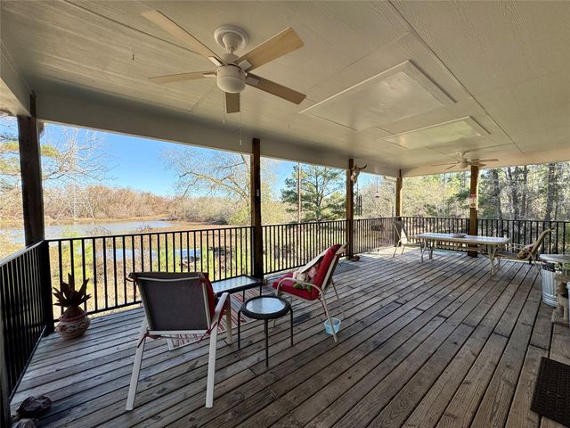 55 Lake Road, Riverside, TX 77320