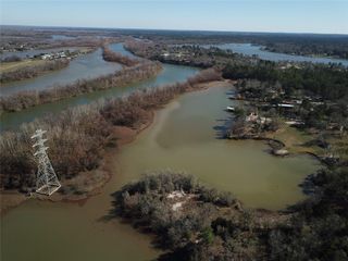 55 Lake Road, Riverside, TX 77320