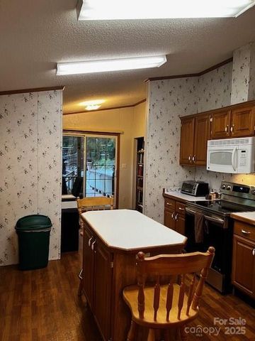 70 Pastoral Way, Hendersonville, NC 28739