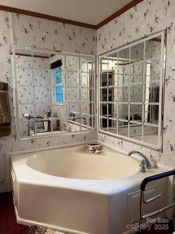 70 Pastoral Way, Hendersonville, NC 28739