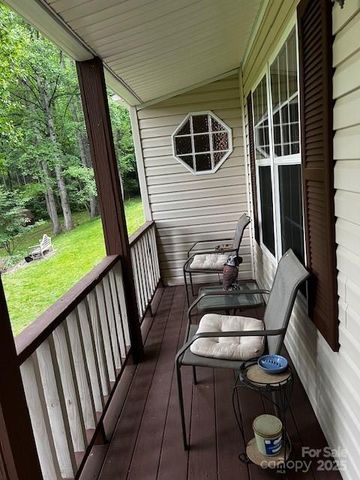 70 Pastoral Way, Hendersonville, NC 28739