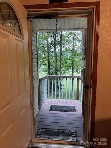 70 Pastoral Way, Hendersonville, NC 28739