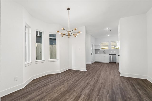 227 S Broadway Street, La Porte, TX 77571