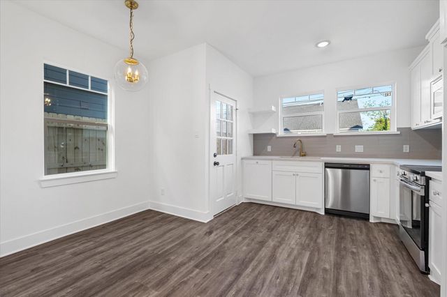 227 S Broadway Street, La Porte, TX 77571