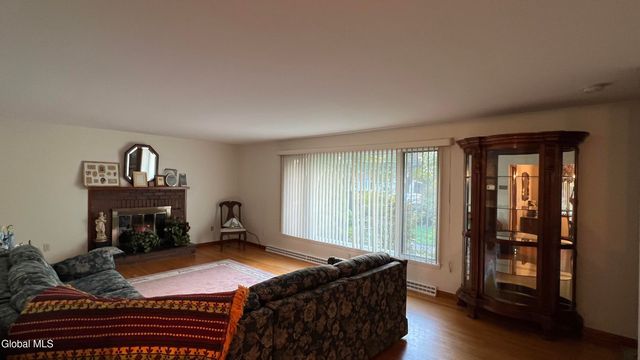 275 Bloomingrove Drive, North Greenbush, NY 12180