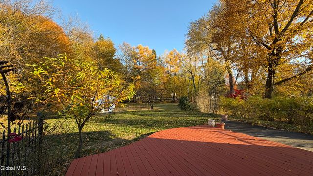 275 Bloomingrove Drive, North Greenbush, NY 12180