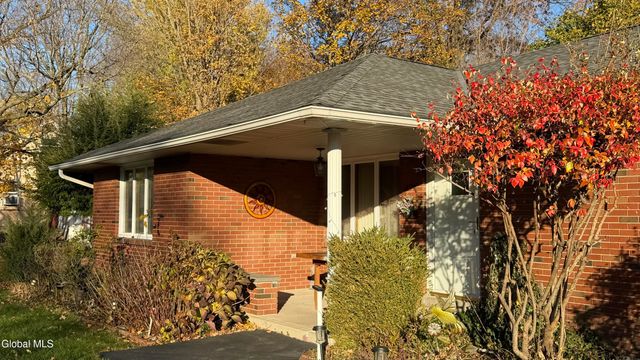 275 Bloomingrove Drive, North Greenbush, NY 12180