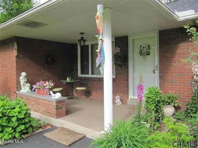 275 Bloomingrove Drive, North Greenbush, NY 12180