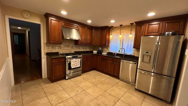 275 Bloomingrove Drive, North Greenbush, NY 12180