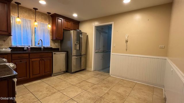 275 Bloomingrove Drive, North Greenbush, NY 12180