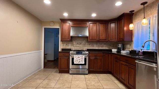 275 Bloomingrove Drive, North Greenbush, NY 12180