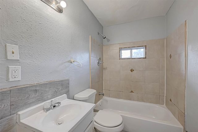 5322 Westover Street, Houston, TX 77033