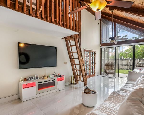 407 N University Drive, Plantation, FL 33324