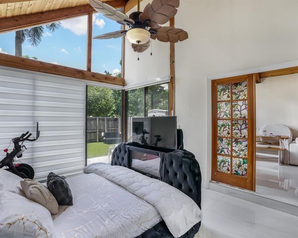 407 N University Drive, Plantation, FL 33324