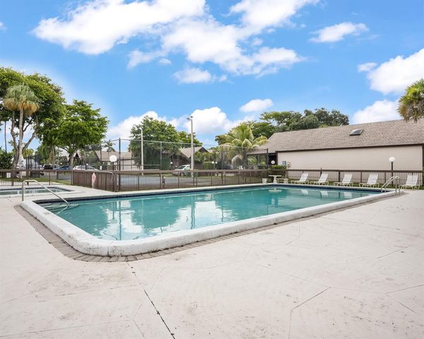 407 N University Drive, Plantation, FL 33324
