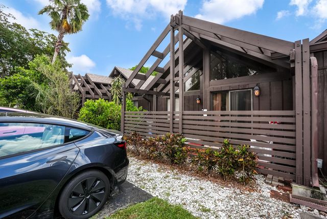 407 N University Drive, Plantation, FL 33324
