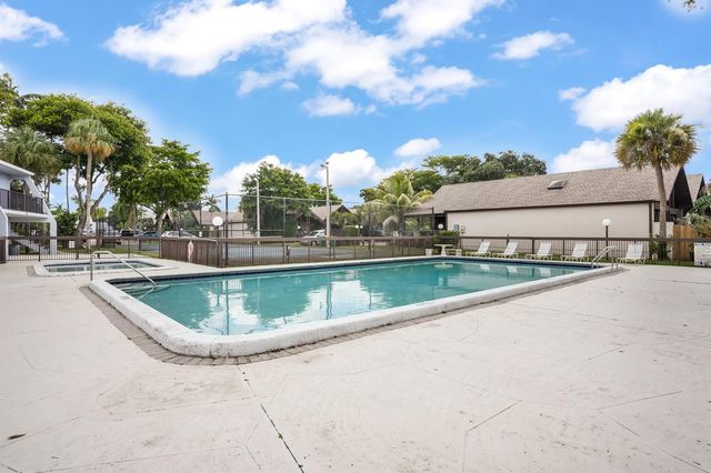 407 N University Drive, Plantation, FL 33324