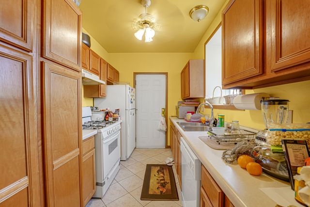 8008 S Ridgeland Avenue 2A, Chicago, IL 60617