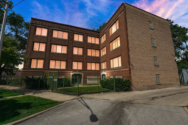 8008 S Ridgeland Avenue 2A, Chicago, IL 60617