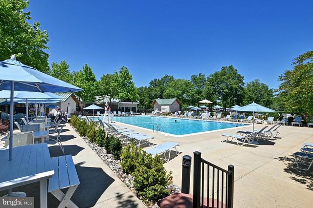 8 VILLAGE GREEN DR, Ocean View, DE 19970