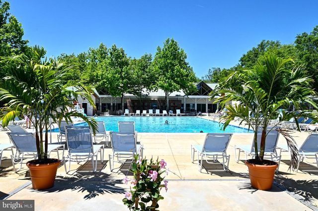 8 VILLAGE GREEN DR, Ocean View, DE 19970