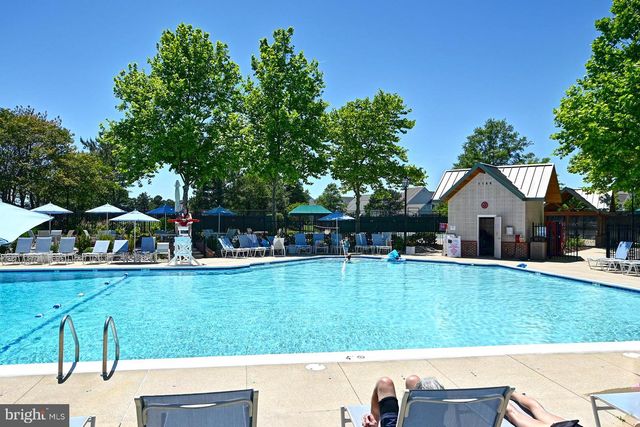 8 VILLAGE GREEN DR, Ocean View, DE 19970