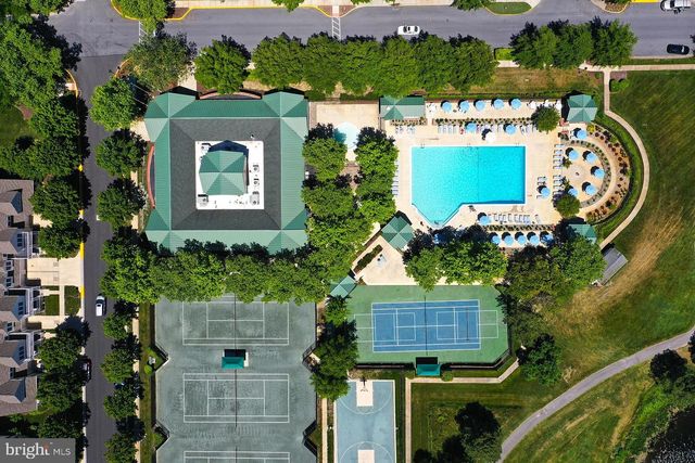 8 VILLAGE GREEN DR, Ocean View, DE 19970