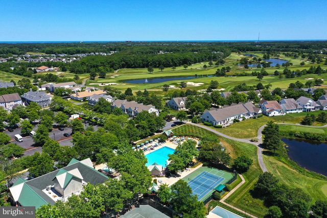 8 VILLAGE GREEN DR, Ocean View, DE 19970