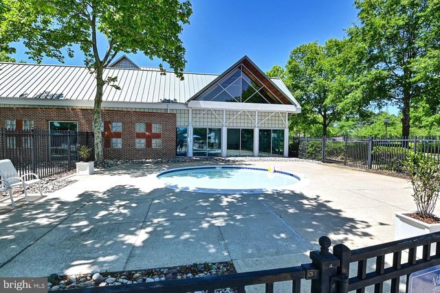 8 VILLAGE GREEN DR, Ocean View, DE 19970