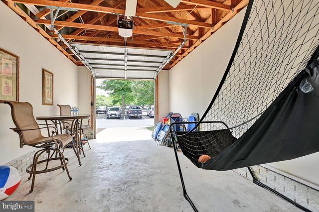 8 VILLAGE GREEN DR, Ocean View, DE 19970