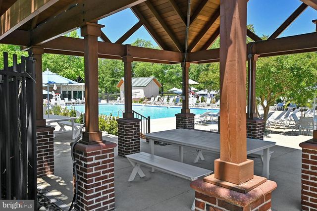 8 VILLAGE GREEN DR, Ocean View, DE 19970