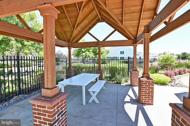 8 VILLAGE GREEN DR, Ocean View, DE 19970