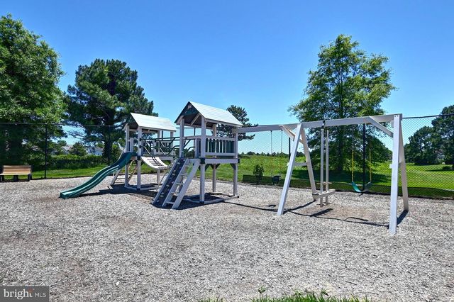 8 VILLAGE GREEN DR, Ocean View, DE 19970