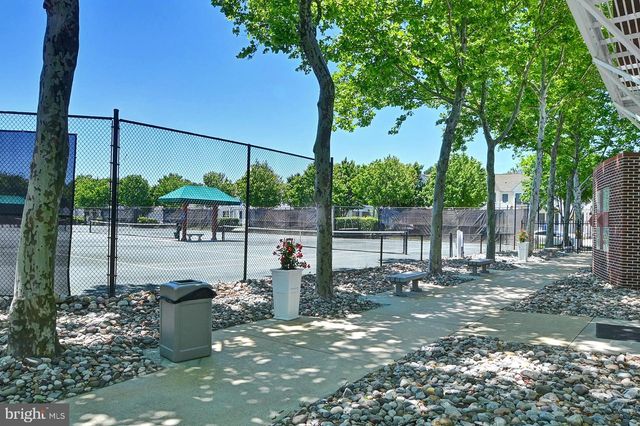 8 VILLAGE GREEN DR, Ocean View, DE 19970