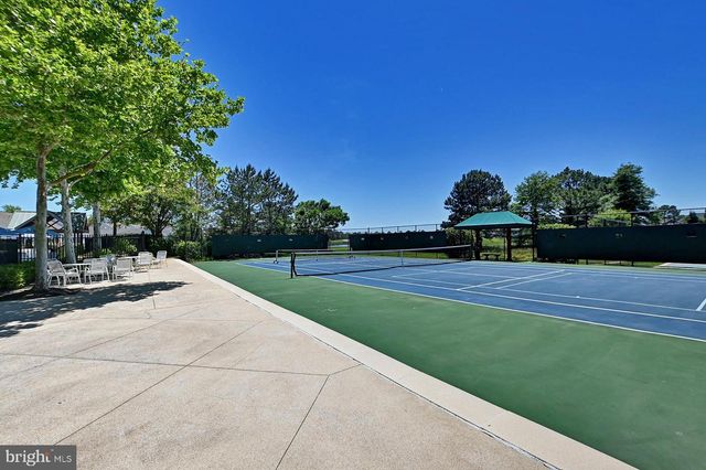 8 VILLAGE GREEN DR, Ocean View, DE 19970