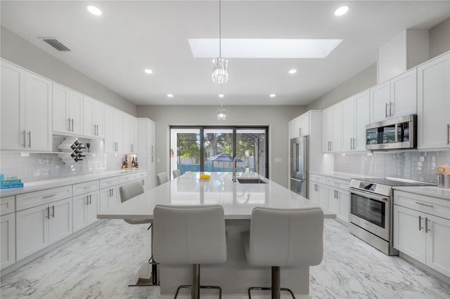 1910 W NORTH B STREET, Tampa, FL 33606